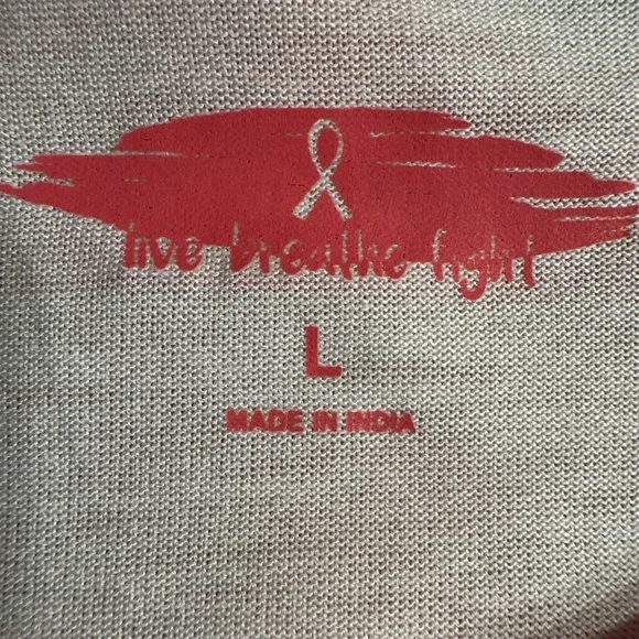 NWOT ladies long sleeve breast cancer graphic tee, size L, “Never Give Up Hope” - Picture 3 of 16